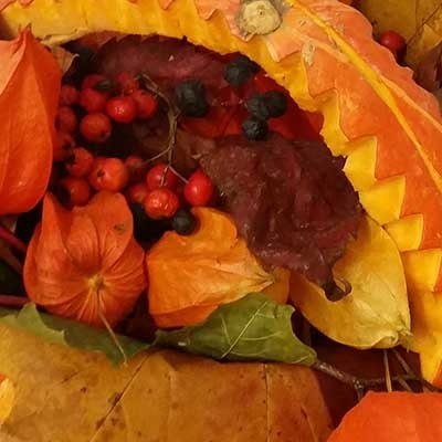 Осенняя корзина - работа выполнена из природных материалов