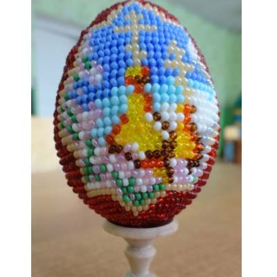 Пасхальное яйцо сделано в технике бисеро-плетение